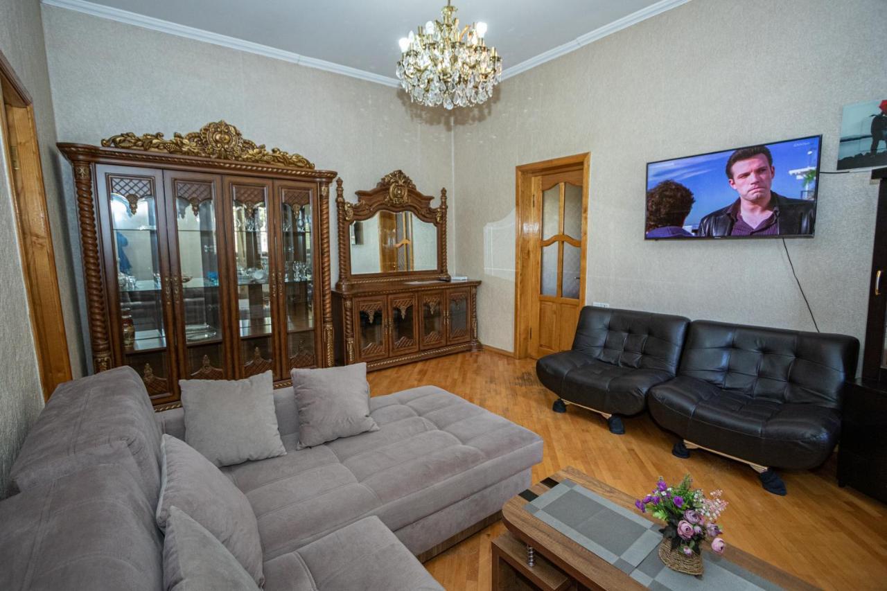 Barnaba Apartment Tbilisi Buitenkant foto